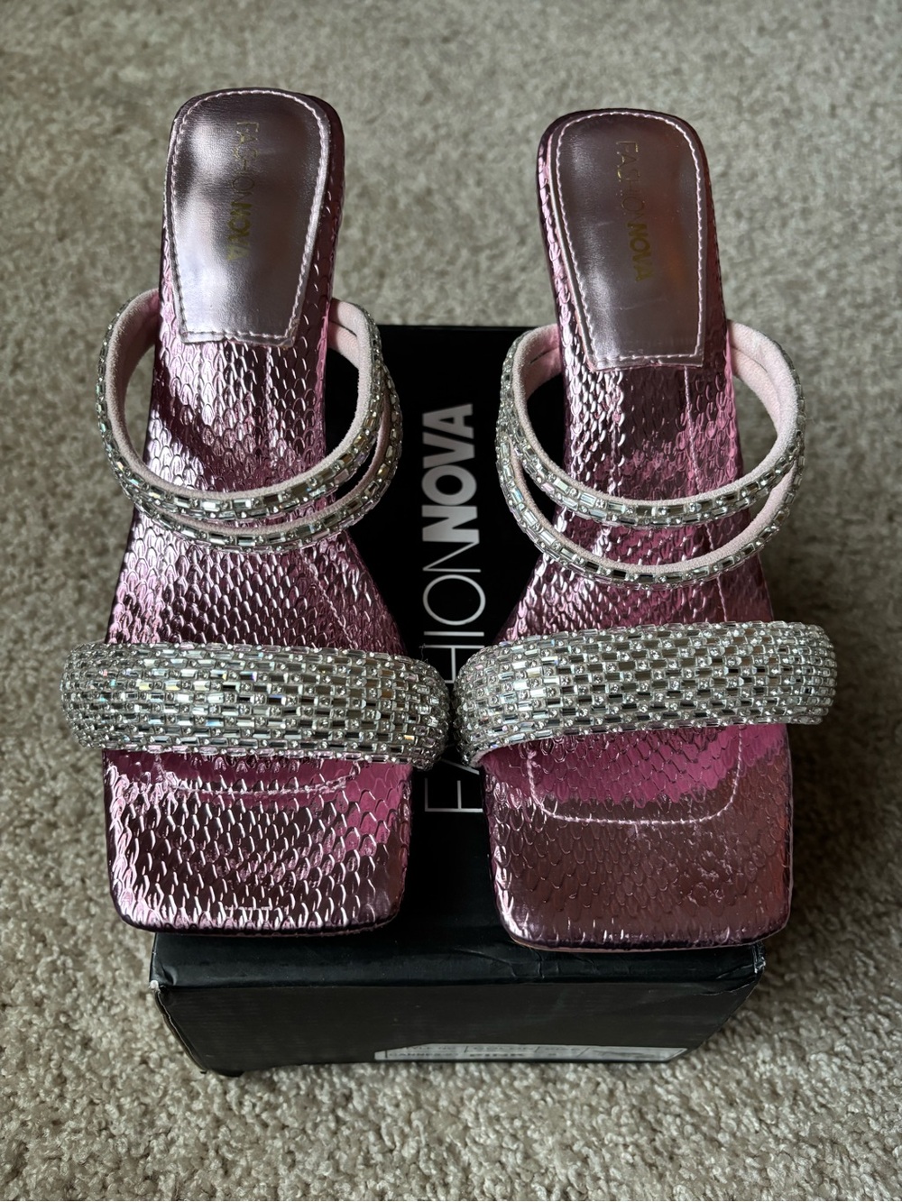 💕💕NIB Crystalized Pink Metallic Heels Size 9